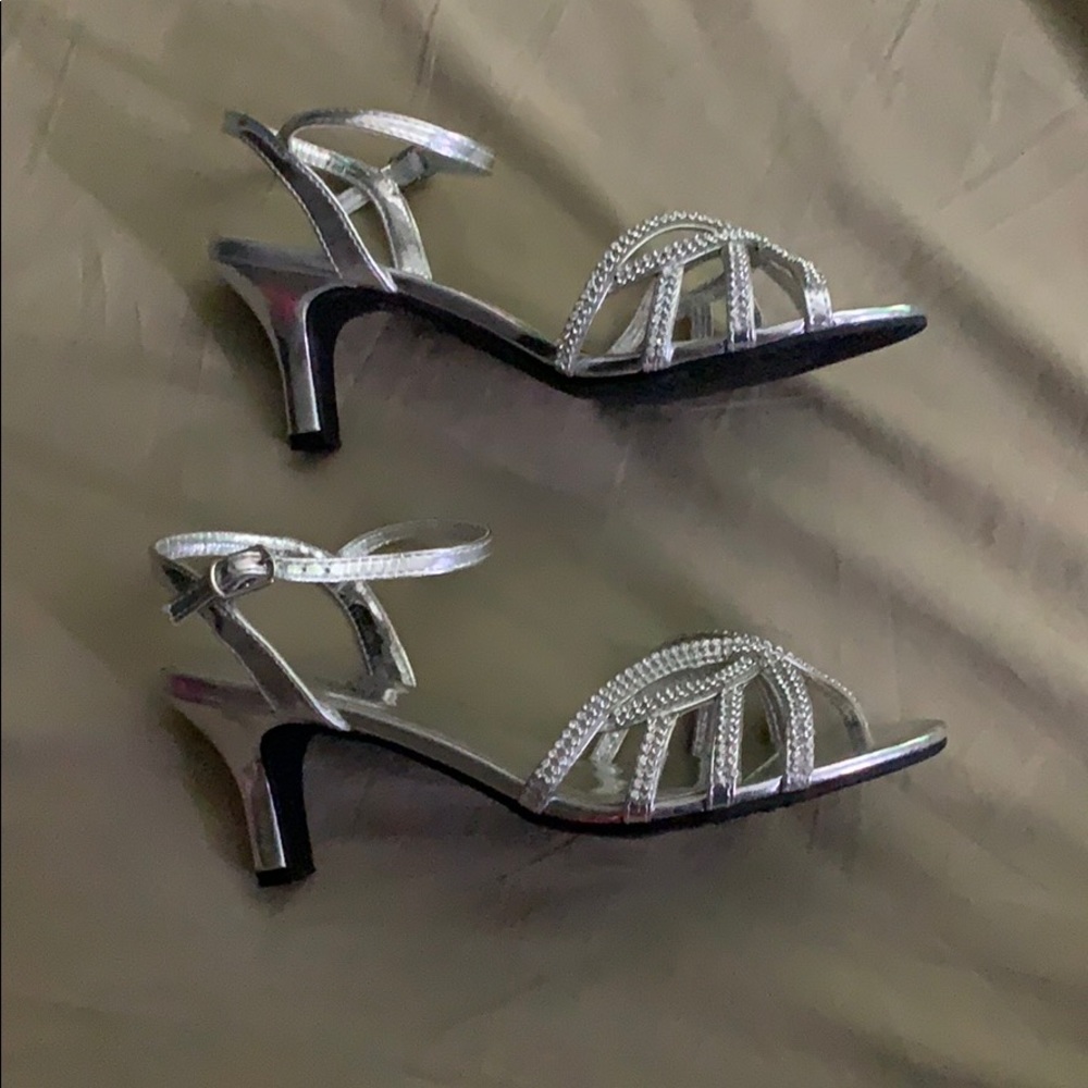 Sliver Slippers - Picture 3 of 4